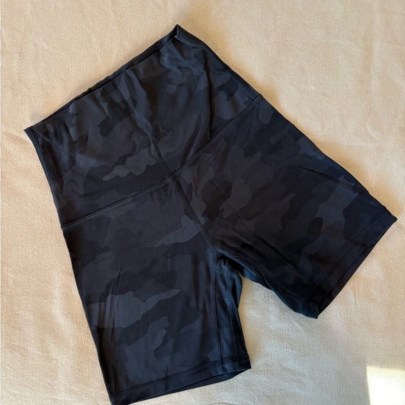 lululemon athletica Camo Black 6” Shorts - Picture 2 of 5